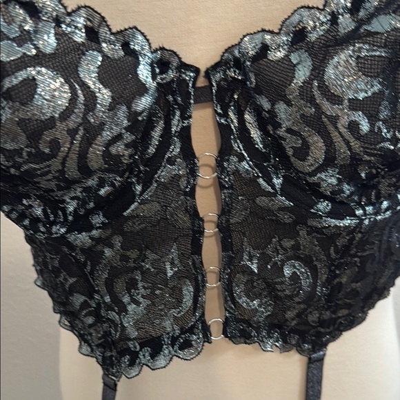 Savage X Fenty Black Lace Bra with Intricate Floral Patterns - Picture 3 of 8